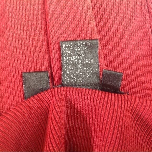 Escio‎ Deep Red Delicately Beaded Detail  Knit Top V-Neck Sweater Size Medium - Picture 8 of 8